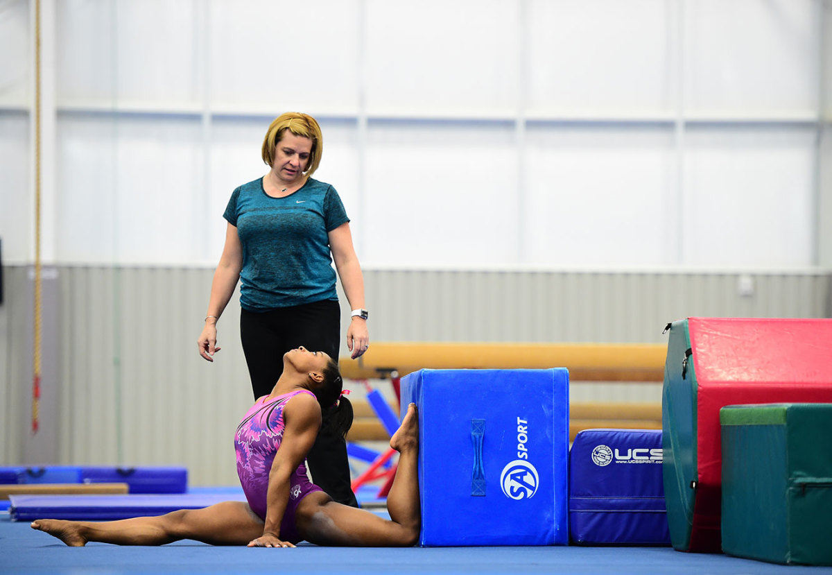 Simone-Biles-SI329_TK1_00359.jpg